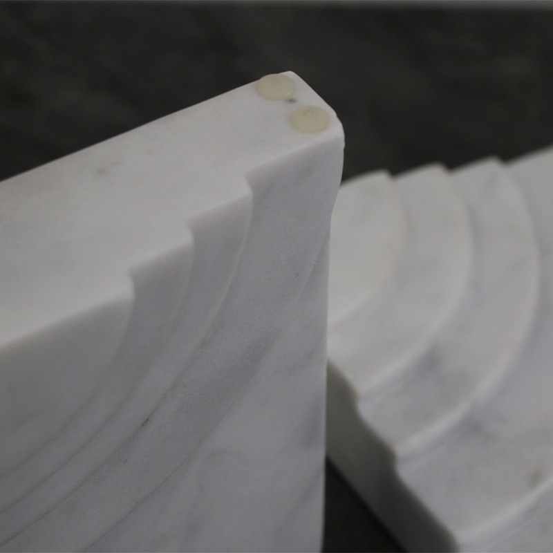 ����ֱ������ʯ����ڼ���ɫ�鷿ʯ�İڷ��������β�����ڼ�