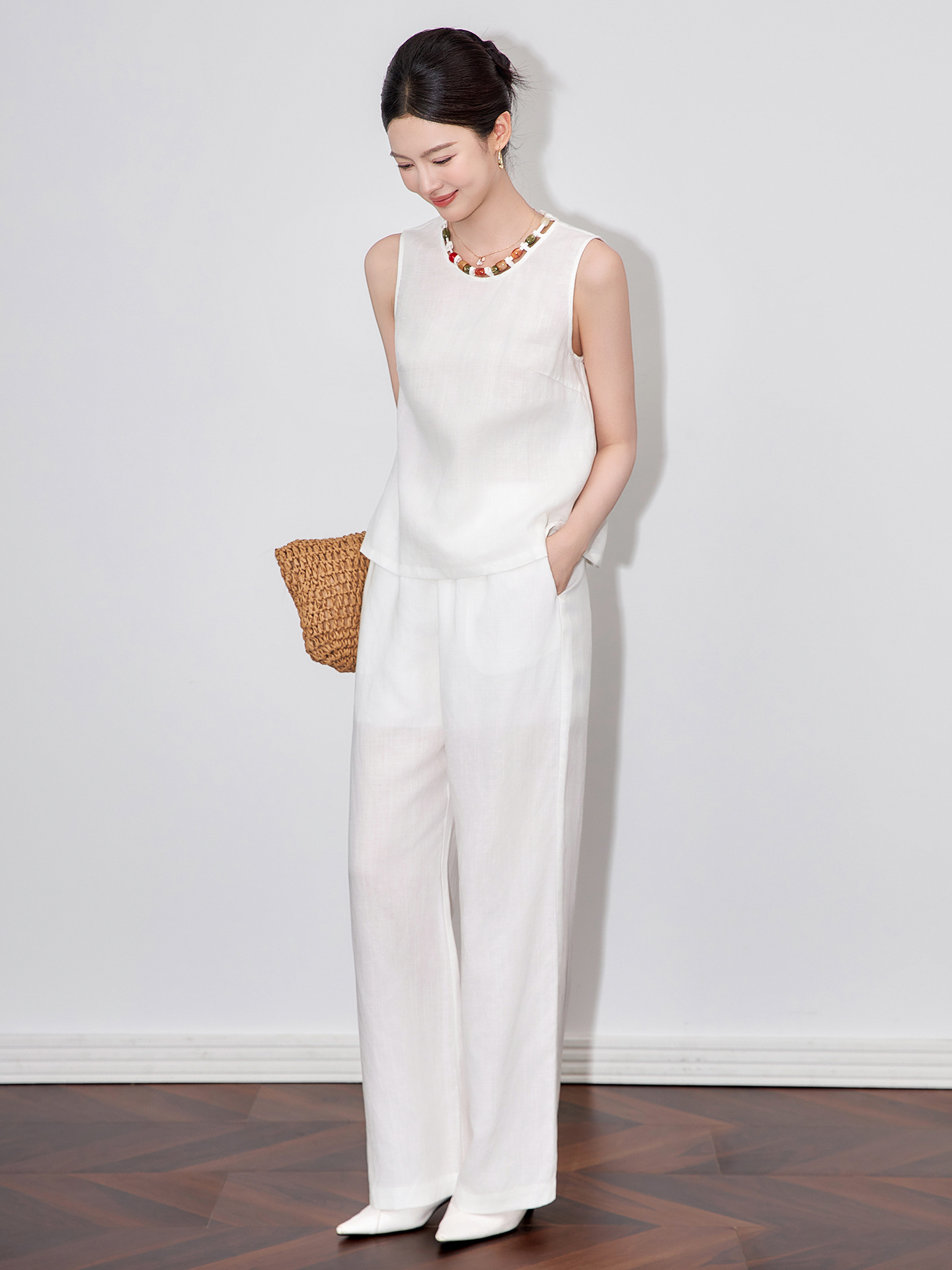 Bộ áo vest cổ cườm kết hợp quần ống rộng vải lanh nữ mùa hè — Màu trắng