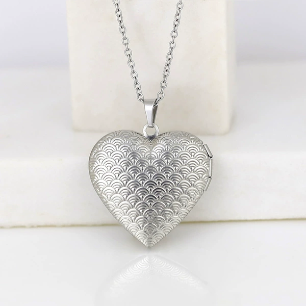 Steel necklace heart shaped, 29mm