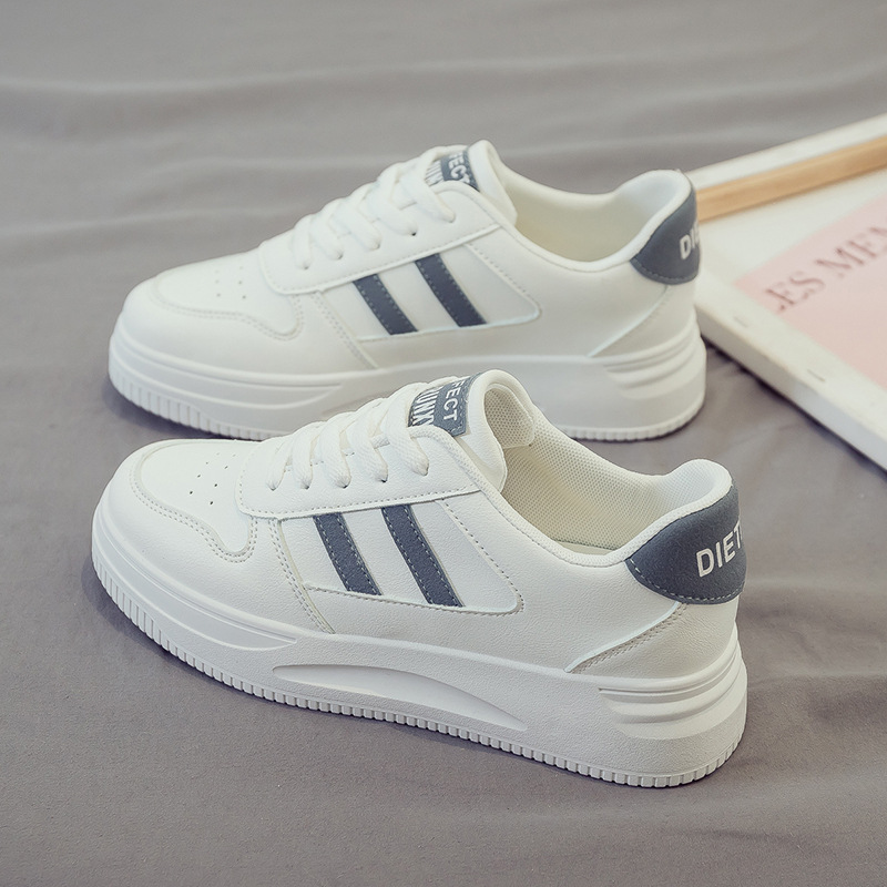 Zapatos casuales deportivos universales primavera y otoño 2025 nuevos zapatos de plancha de moda retrógrados cómodos zapatos blancos para mujeres