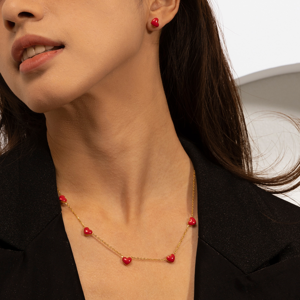 TENA Europa y América collar de acero inoxidable acero titanio no se desvanece aretes rojos de amor conjunto de cadena de clavícula de venta caliente transfronteriza para mujeres