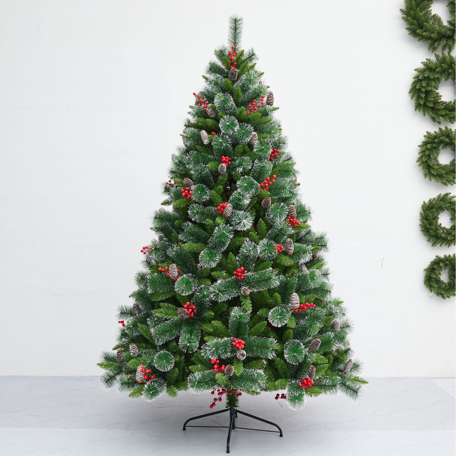 Árbol de Navidad híbrido de alta gama 1.5 - 2.4m estilo de pino de fruta roja decoración doméstica al aire libre gran decoración