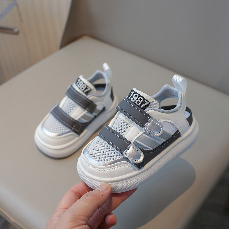 Sandalias infantiles 2025 nuevo estilo, medias sandalias para niños y niñas, con malla recortada, talla única, tallas 21-36, modernas, de una pieza, envío directo.