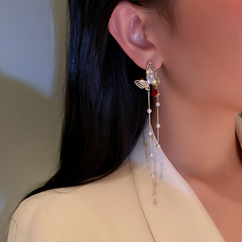 Nihaojewelry Jewelry Wholesale Retro Pearl Rhinestone Butterfly Tassel Earrings display picture 6