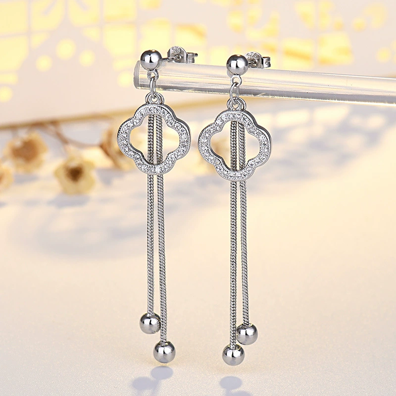 Серебряная застёжка, серьги, серебро 925 пробы, стиль Chanel, четырехлистный клевер, 2025, легкая люкс-стилистика, интернет-тренд