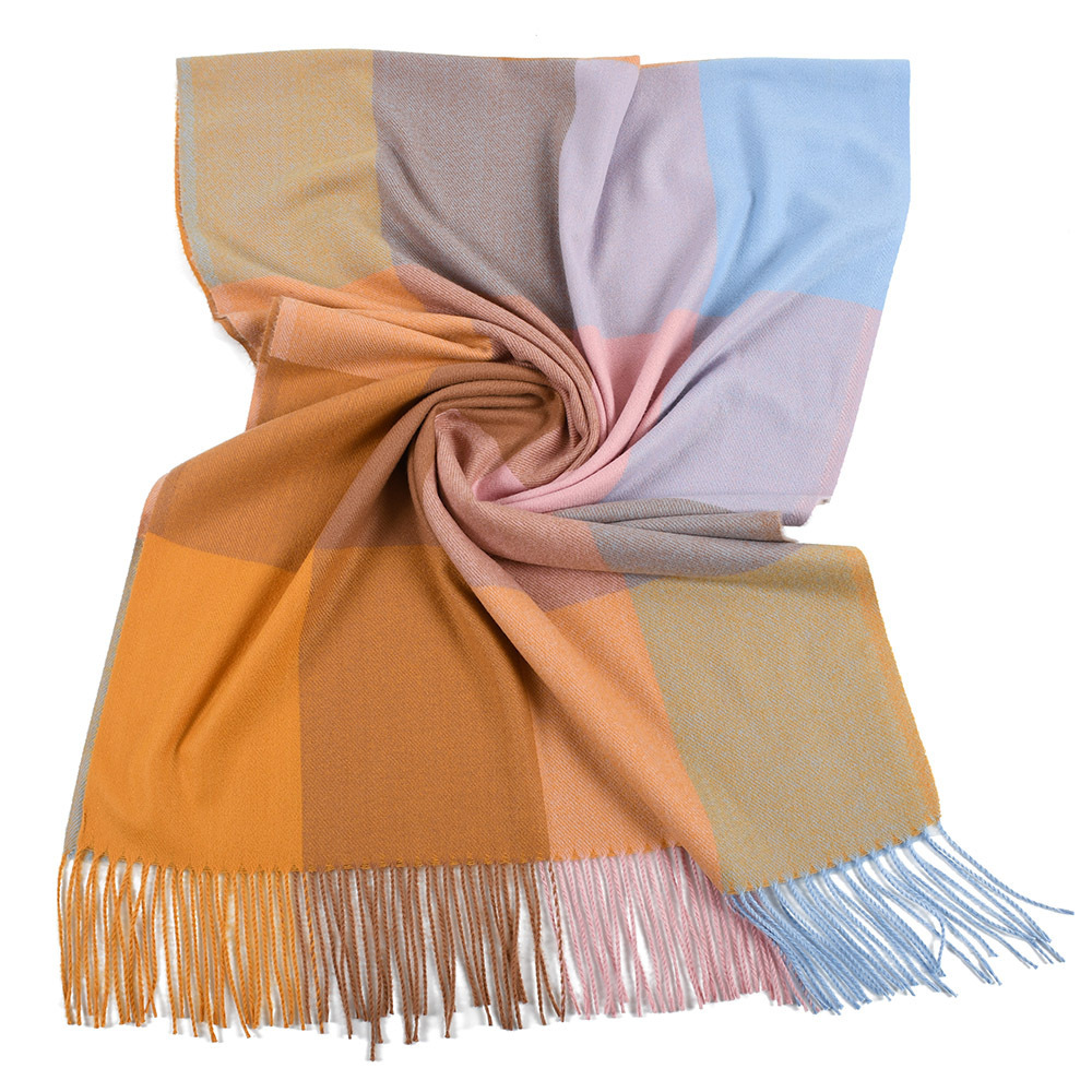 新商品の千鳥格ファッションはカシミヤの女性モデルに似合います。