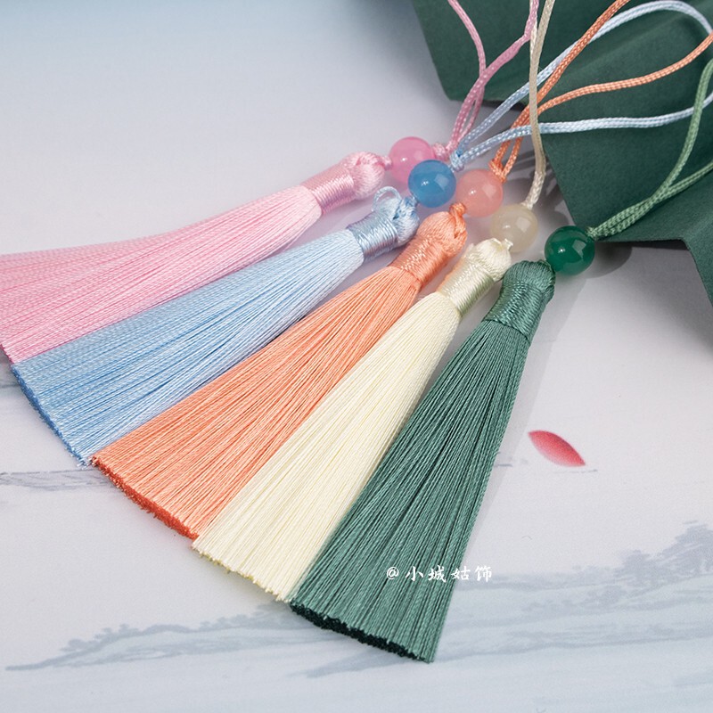 Wholesale bookmark ice silk hanging spike tassel spike 7cm candy box gift box decorative pendant antique jewelry small tassel
