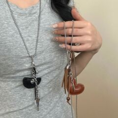 甘いクールな風の皮質の十字の愛のネックレスの女性の大衆のデザイン感の長いタイプの毛の服のチェーンの個性のinsのガードルのチェーン