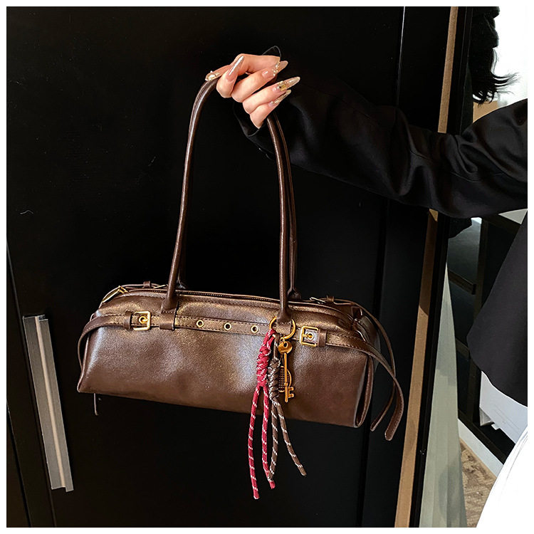 Túi xách baguette nữ phong cách retro, túi đeo tay và kẹp nách thời trang, kiểu dáng gối mềm mại — Burgundy không có mặt dây chuyền, Màu nâu không có mặt dây chuyền, Màu đen không có mặt dây chuyền, Màu nâu với mặt dây chuyền chi tiết 8
