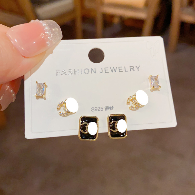 S925 aguja de plata micro incrustaciones de circón pendientes cortos pendientes de pelo corto japonés y coreano elegante todo-fósforo simple conjunto de tres piezas pendientes para las mujeres