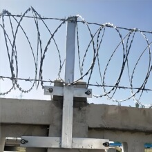 广西桂林厂家现货高铁铁路支架刺丝滚笼纵向拉筋刀片刺绳矩形护栏