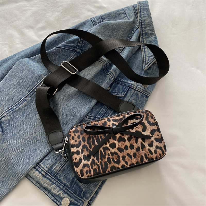 Bolso bandolera de un solo hombro rojo de moda bowknot 2024 invierno nuevo salvaje ins popular de este año pequeño bolso cuadrado marea