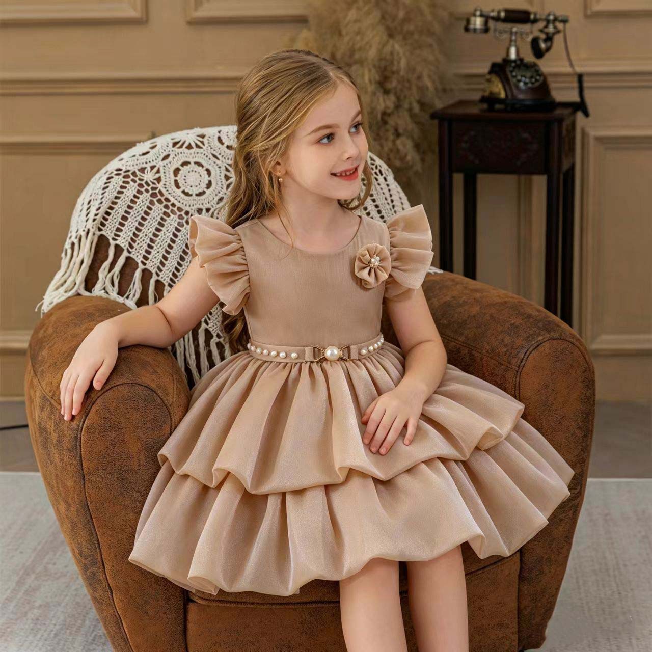 In-stock foreign trade children's dress with airplane sleeves, beaded puffy princess dress for baby girls, flower girl dress