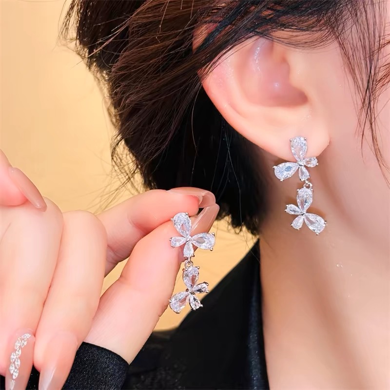Elegant cute universal sophisticated earrings with zircon