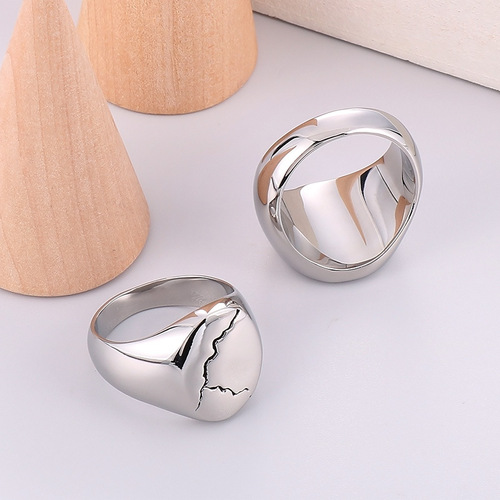 European and American cross-border trendy stainless steel wide-faced ring, simple and personalized design, black cracked round face men's ring