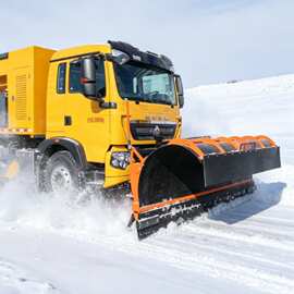 LDH5258TCXZZ 机场专用除雪车国道快速推雪融雪剂撒布作业车辆