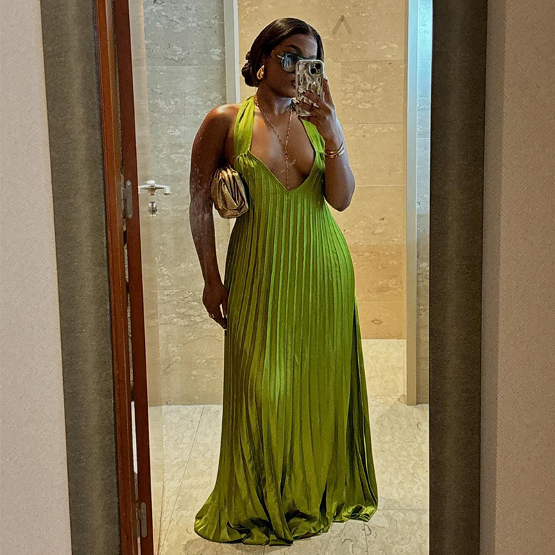 European and American Women's Fashion 2026 Summer New Sweet and Fresh Halter V-Neck Backless Pleated Oversized Dress European and American Women's Fashion 2026 Summer New Sweet and Fresh Halter V-Neck Backless Pleated Oversized Dress