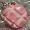 Розовая булочка ананас