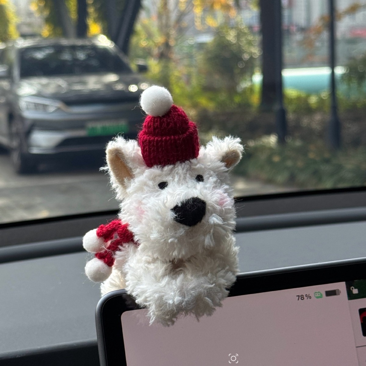 Adornos de la pantalla de control central del automóvil West Highland lindo perro en el automóvil, accesorios de decoración para niñas para muñecas Tesla