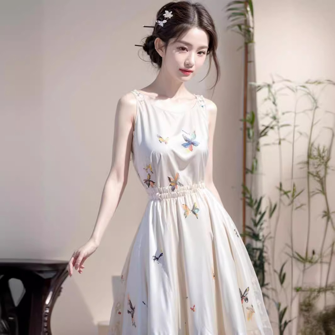 Váy liền hoa nhỏ họa tiết bướm trắng thịnh hành FL240625 – váy hai dây phong cách dân tộc, chít eo tôn dáng mùa hè — váy trắng