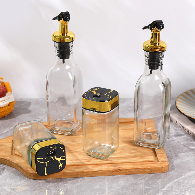 Olla de aceite de cocina juego de cuatro piezas para el hogar combinación de tanque de condimento de lujo ligero sellado a prueba de humedad botella de condimento de vidrio al por mayor