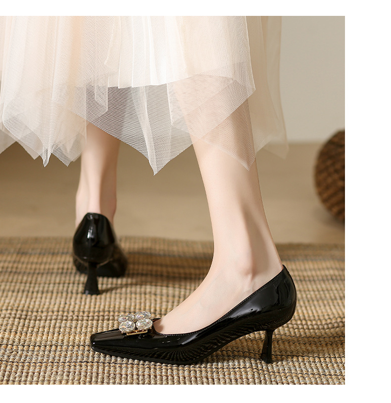 Damen Stiletto High Heels Mit Karree-form Aus Lackleder_voghion.com