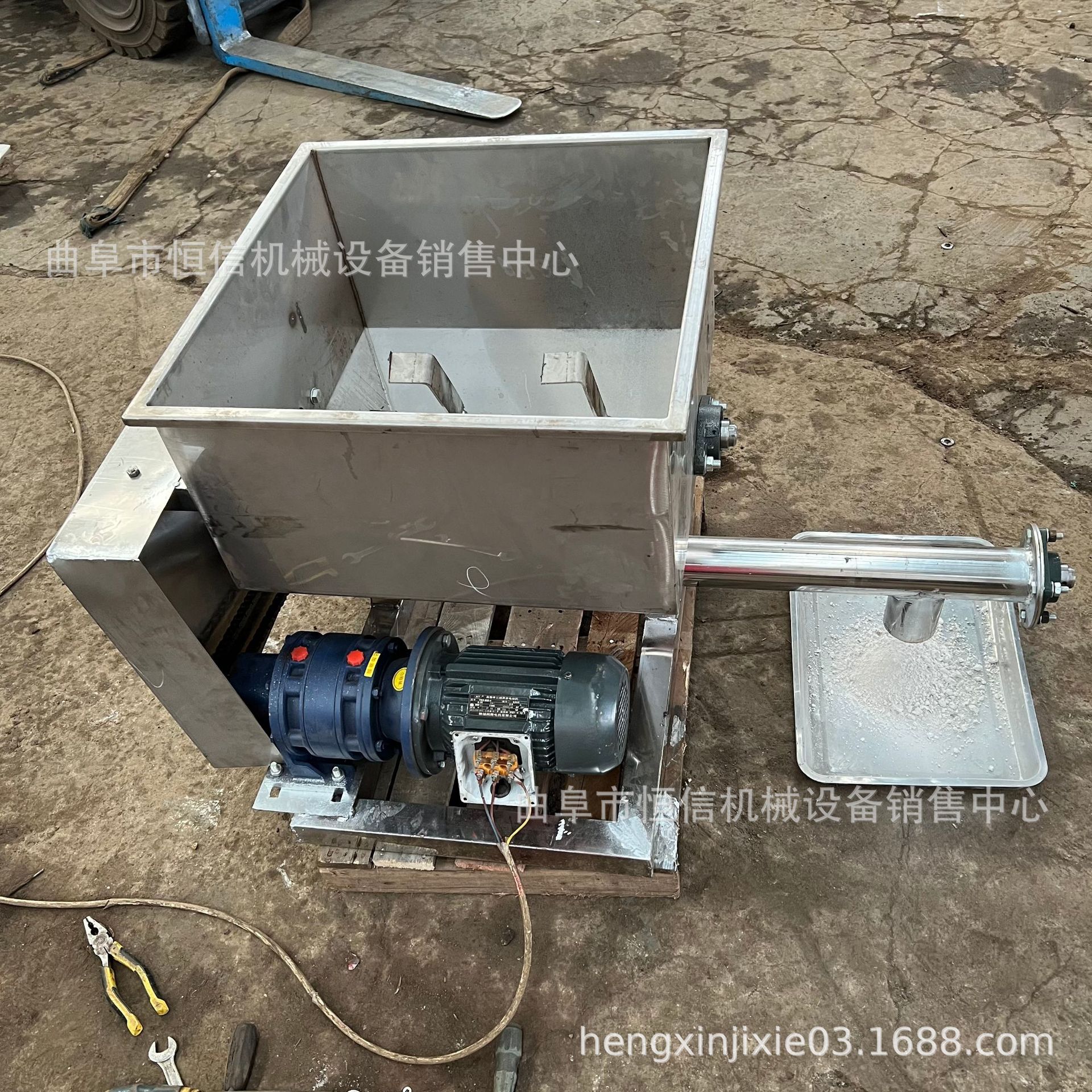 自产钛白粉小产量喂料机给料机zcjb 淀粉米粉单螺杆喂料机加粉机