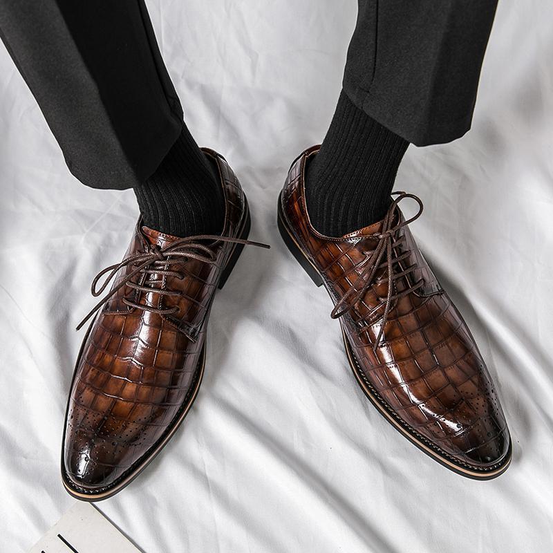 Zapatos de cuero de punta, ropa de negocios para hombres, nuevos zapatos de cuero casuales de moda coreana, zapatos de boda de cordón para hombres. image 4