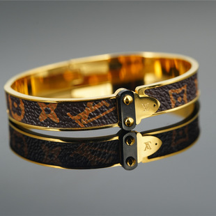 �����Ʒ���l V��ĸ�Aᔼ��^�N�ϻ�Ƥ���C Ůʿ���滨�yƤ���C