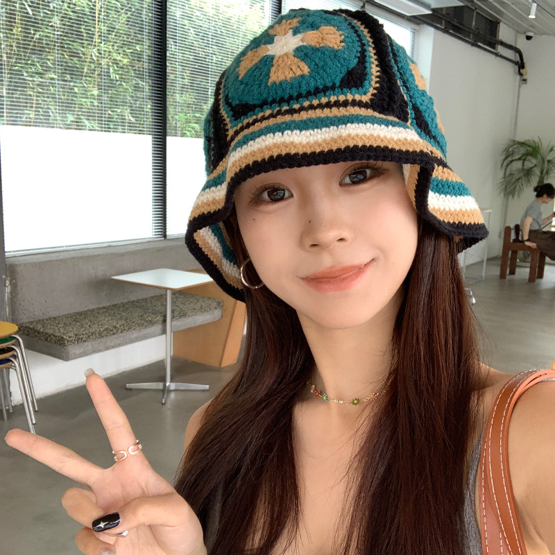 Sombrero de punto de flores hechas a mano de nicho japonés, ganchillo hueco para mostrar la cara pequeña, color de contraste dulce, sombrero de maceta universal