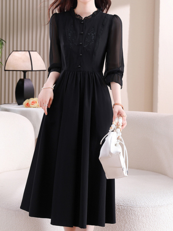 黒い長袖のワンピースの新型の婦人服の2024大きいサイズは腹を遮ってやせているシフォンの小さい黒いスカートのフランスのスカートの現物を現品します。|undefined