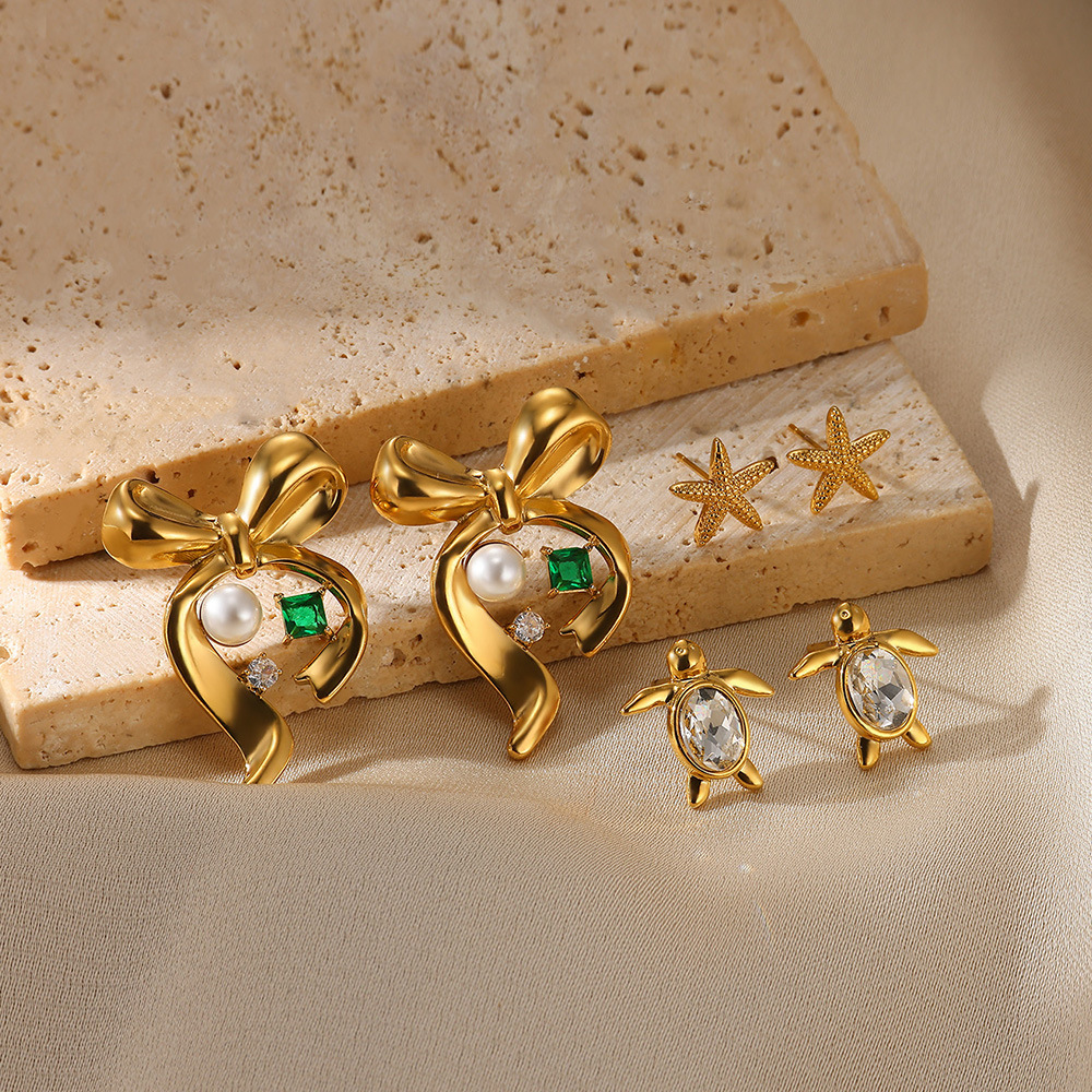 5g Weight 0.03µm-0.05µm Gold Plating Thickness PVD Coated Gold Plating Process 304 Stainless Steel Ear Needle Material 18K Real Gold Plated Plating Material Imitation Pearl, Zircon Inlay Material Ear Studs Classification 1 Piece, 1 Pair Quantity Holiday, Daily, Selfie Occasion 304 Stainless Steel Material Tortoise, Bow Knot Pattern Women's Gender Casual, Elegant, Lady Style Waterproof Non Tarnish, Plating Craft PVD Coated Real Gold Plated Tortoise Bow Knot 304 Stainless Steel Casual Elegant Lady Waterproof Non Tarnish Ear Studs 1