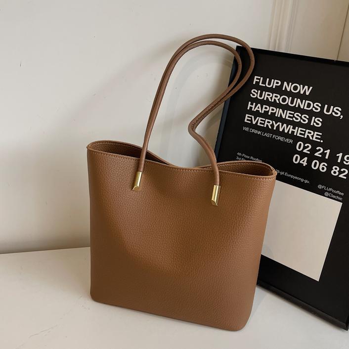 Bolso de viaje de moda simple para mujeres 2024 nuevo retro versátil bolso de hombro de nicho de alto nivel bolso de cubo