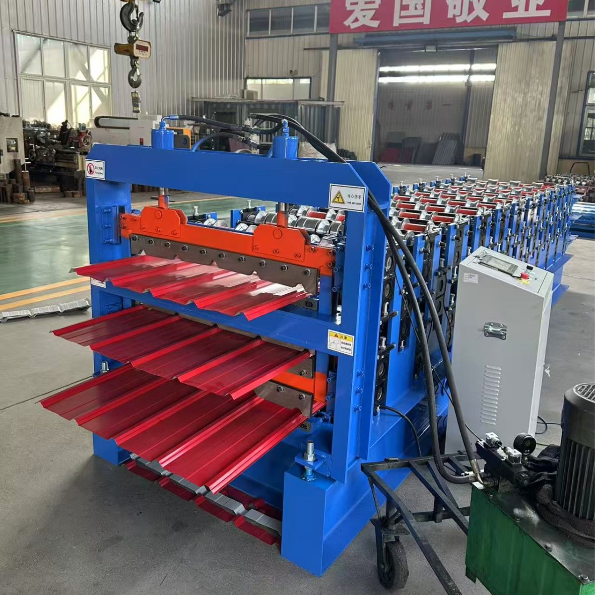 Máquina automática de prensado de azulejos de tres capas, máquina de formación de azulejos de acero de color, 840900 fabricante de doble capa de prensado de azulejos acristalizados image 3