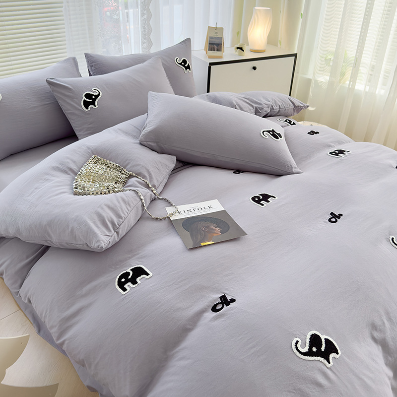 Cama de algodón lavado de cuatro piezas ins lindo toalla de dibujos animados bordado sábana funda edredón cubierta dormitorio de estudiantes traje de tres piezas