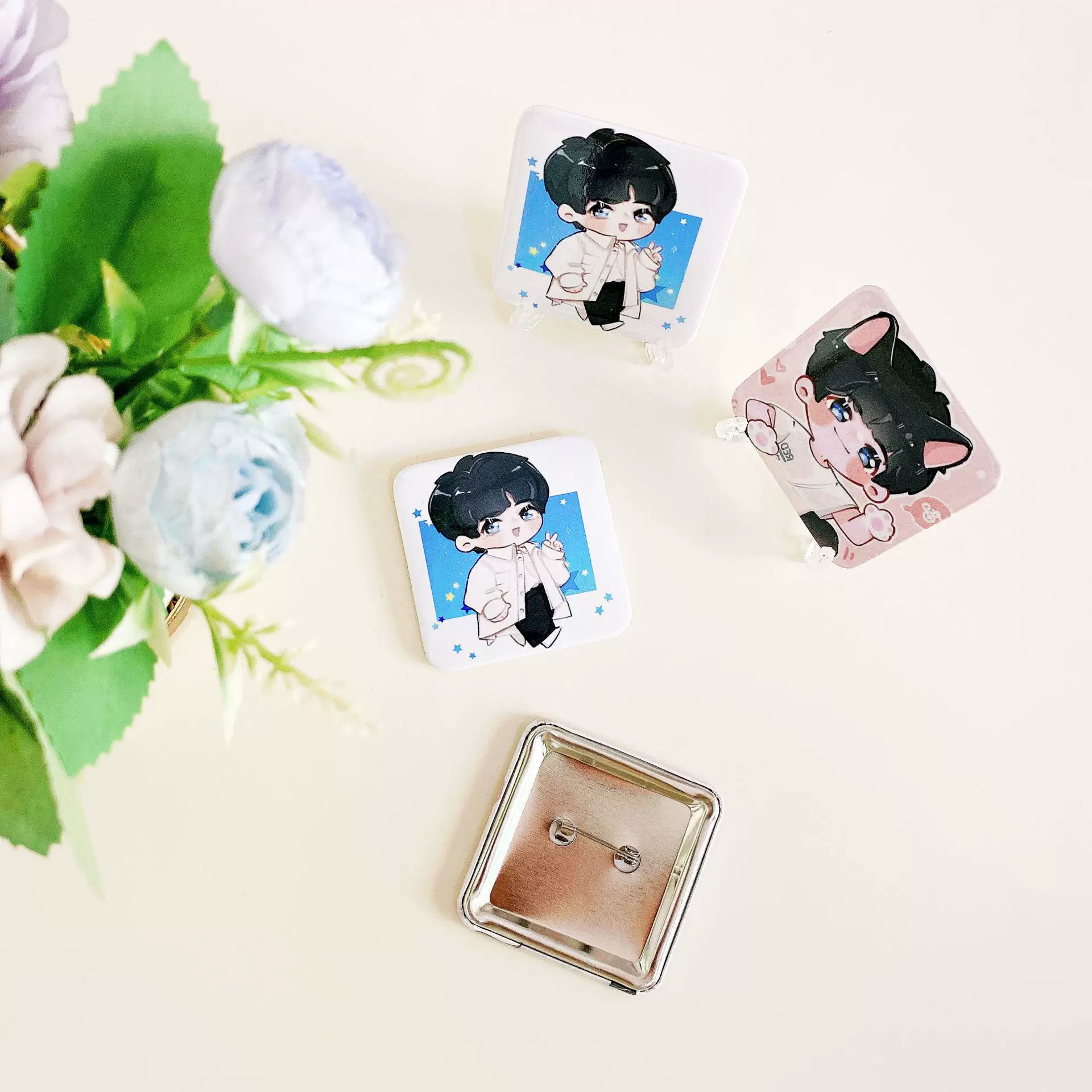 正方形吧唧胸章 亚光亮光镭射星幻矩形徽章 马口铁可爱胸针制作