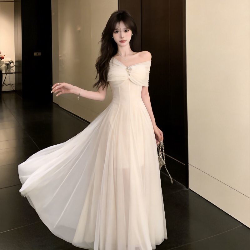 Multi-wear party dress, white moonlight strapless elegant mesh long skirt with a large hem Multi-wear party dress, white moonlight strapless elegant mesh long skirt with a large hem