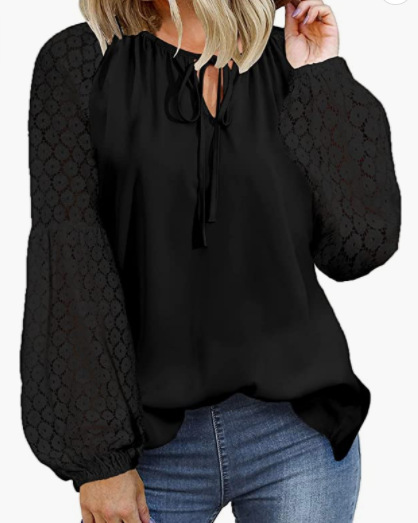 Title 3, T-shirt ampio con cuciture in pizzo, un capo ve...
