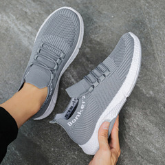 Men's Shoes Spring 2024 Casual Sports Shoes New Versatile Mesh Breathable Foreign Trade Shoes Men's Running Shoes Trendy