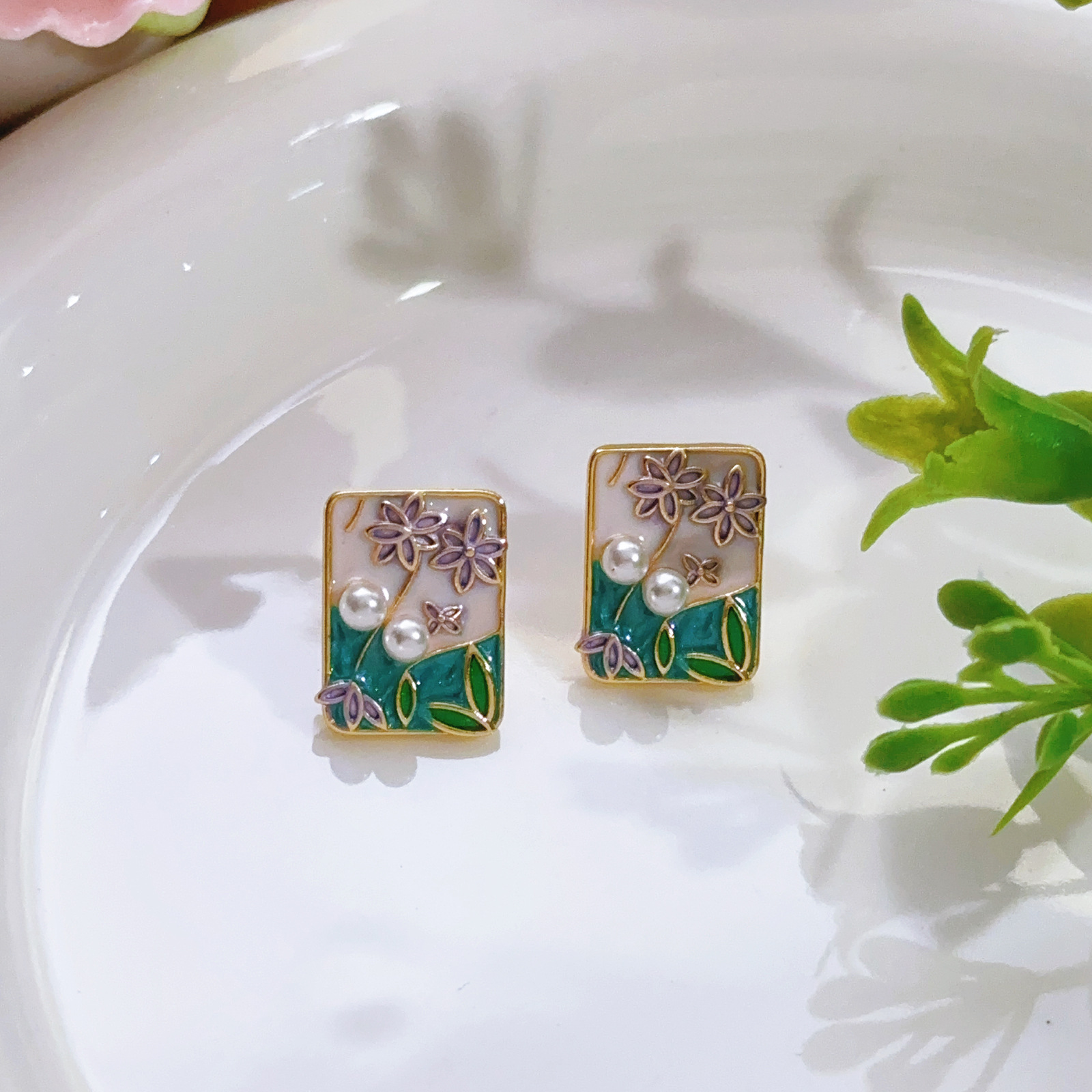 Pendientes de perlas Zhuji, temperamento blanco francés, pendientes antiguos, desplazamientos diarios, lujo ligero, joyería de orejas de alta gama al por mayor