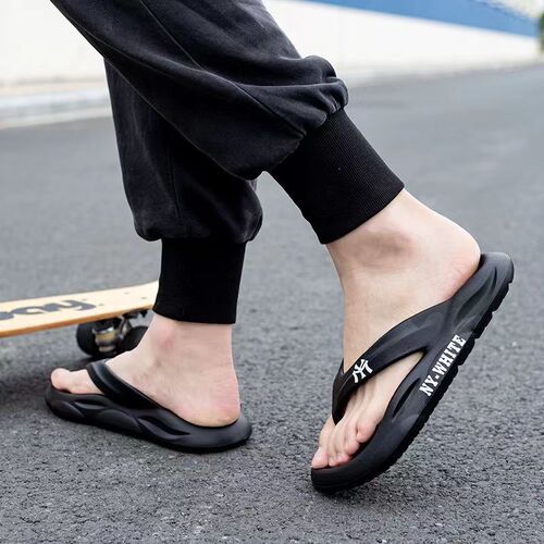 EVA new flip-flops: Non-slip, wear-resistant, soft-soled men's sandals with thick, sturdy soles.