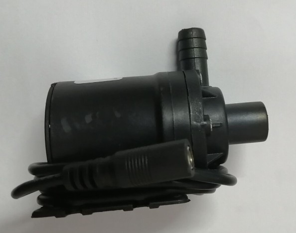 ZYW680 Alto Rendimiento de bajo ruido 4 boquilla DC sin escobillas bomba de agua de alto rendimiento DC bomba de agua