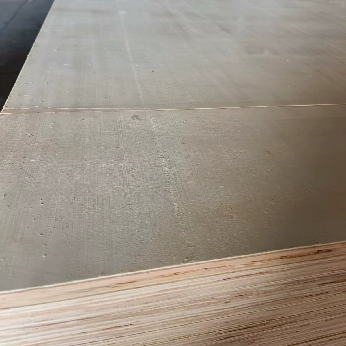 Многослойная плита, фанера одноразового формования, трехслойная плита, плита из массива дерева, упаковочная плита, опорная плита, защитная плита