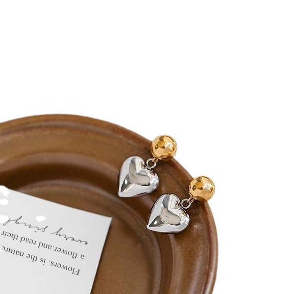 Brand retro fashionable earrings