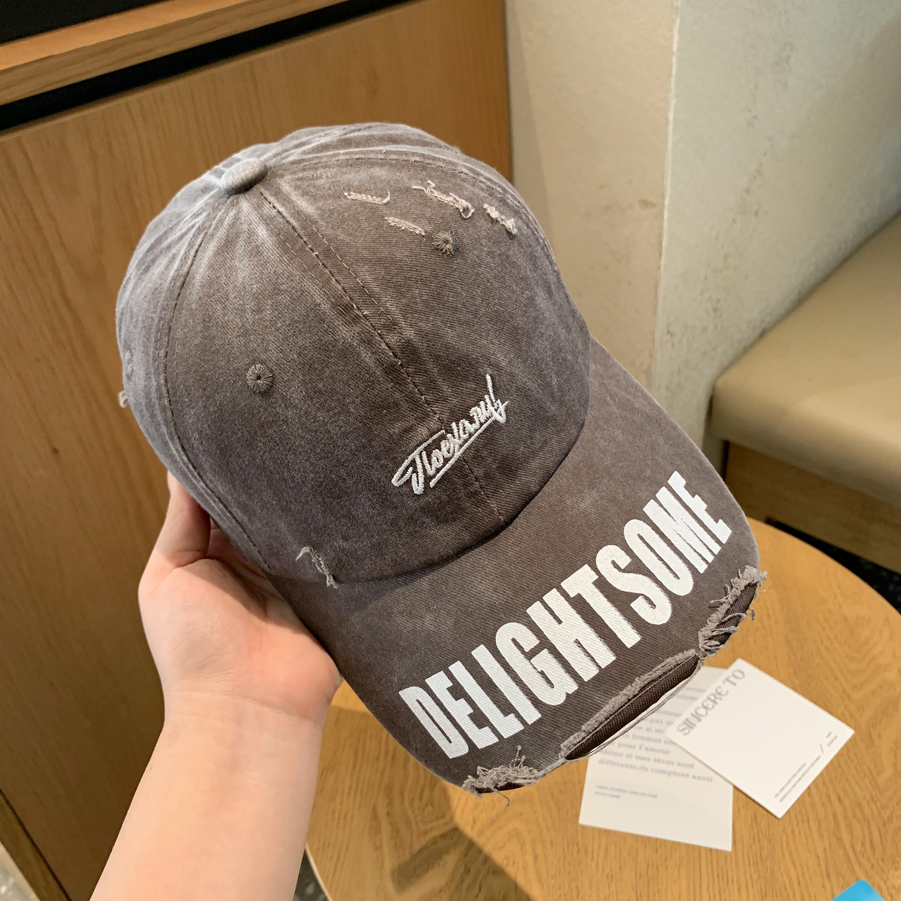 Retro estilo americano viejo lavado agujero sombrero de béisbol mujer primavera y otoño letras versátiles muestran cara gorra de lengua de pato hombre moda