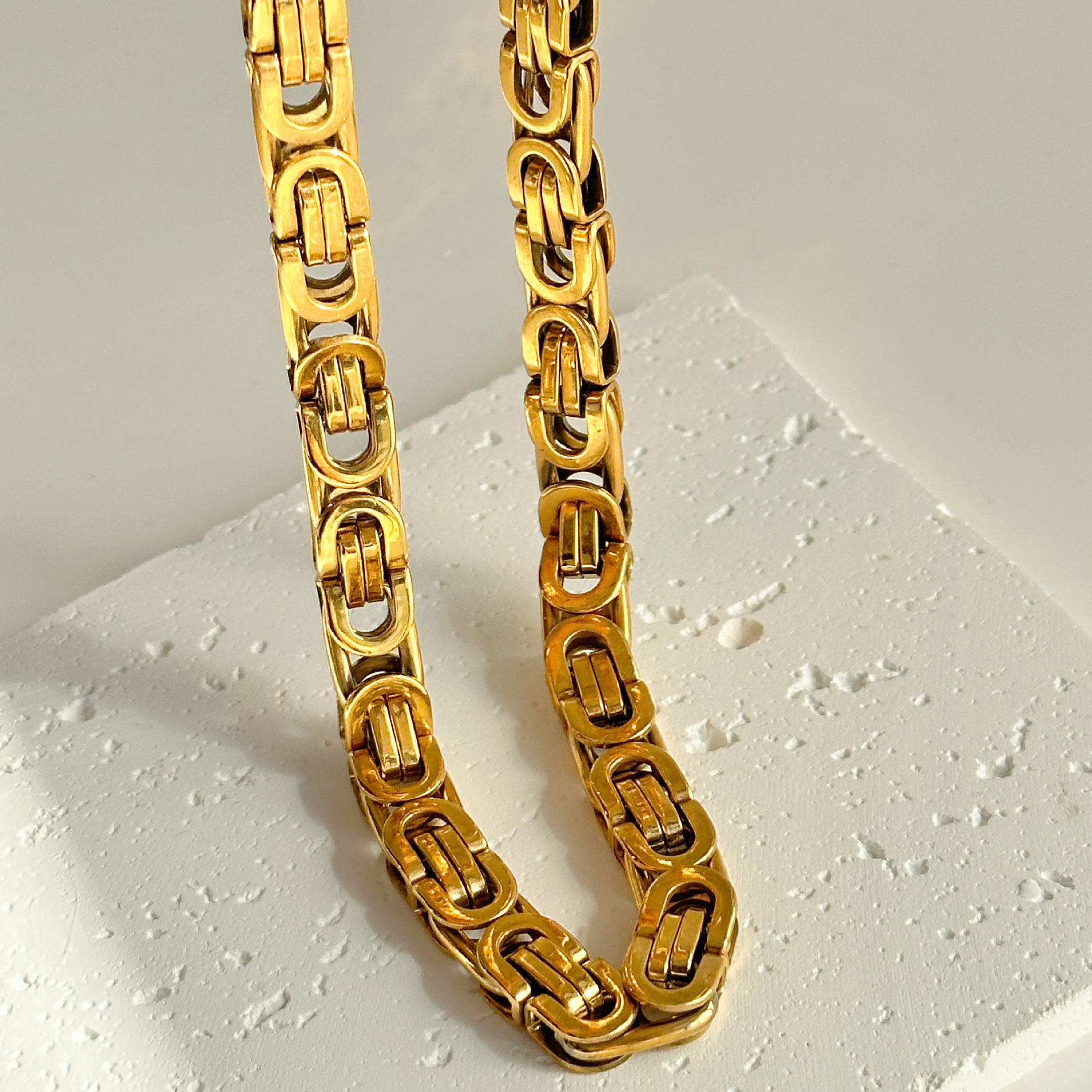 Retro Einfarbig Titan Stahl Überzug 18 Karat Vergoldet Halskette display picture 2
