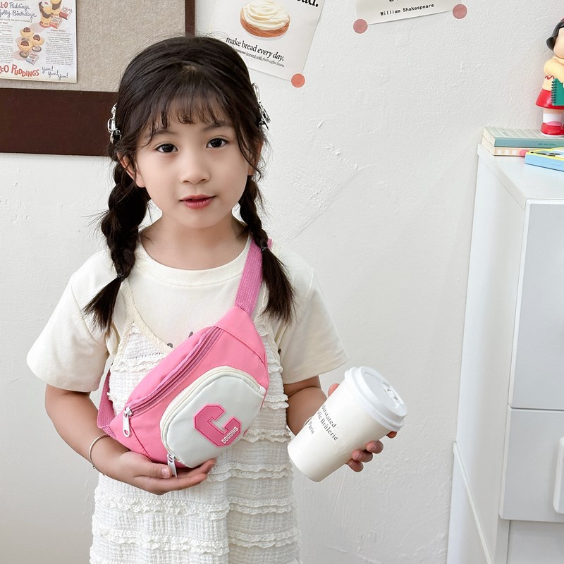 Bolso de pecho coreano para niños y niñas, bolso de moda para niños de color contrastante, 2024 nuevo comercio exterior letras extranjeras bolso de mochila para niños