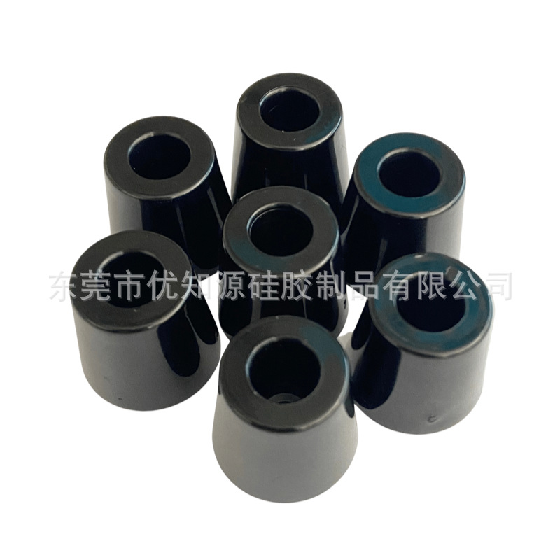 厂家批发白色环保PVC机脚垫 黑色螺丝孔脚垫 硬质橡塑制品