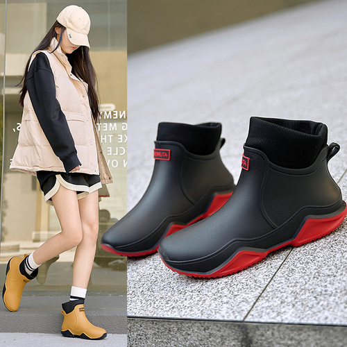 Cross-border Korean hot-selling men's short rain boots, fashionable women's non-slip waterproof shoes, integrated fleece-lined warm overshoes, rubber shoes