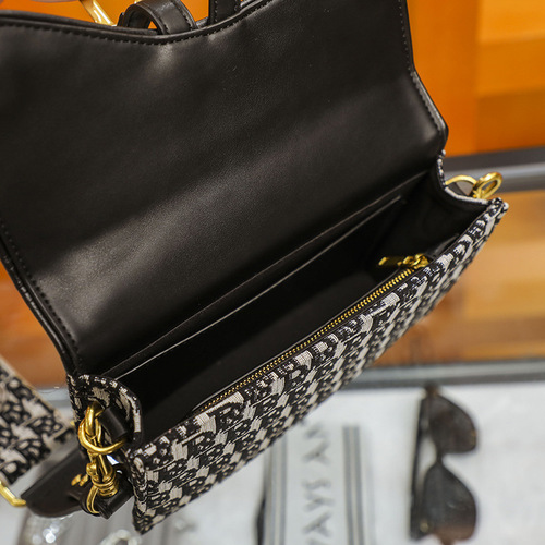 Bags 2024 New Trendy Crossbody Chest Bag Female Internet Celebrity Celebrity Waist Bag Chain Bag Saddle Bag